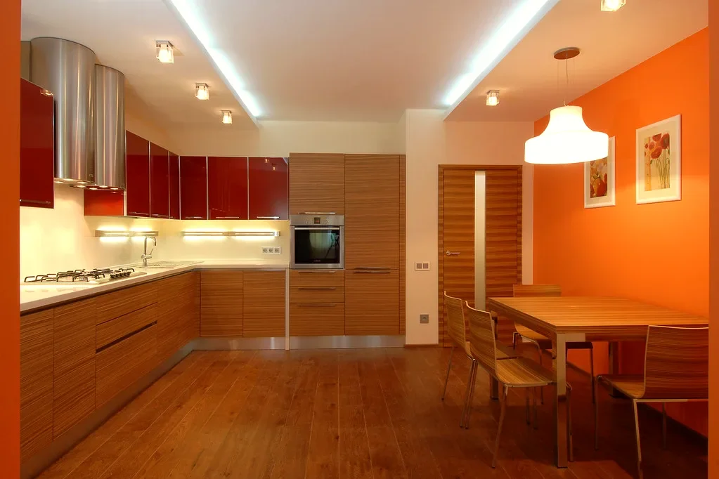 Cocina con acabados en madera